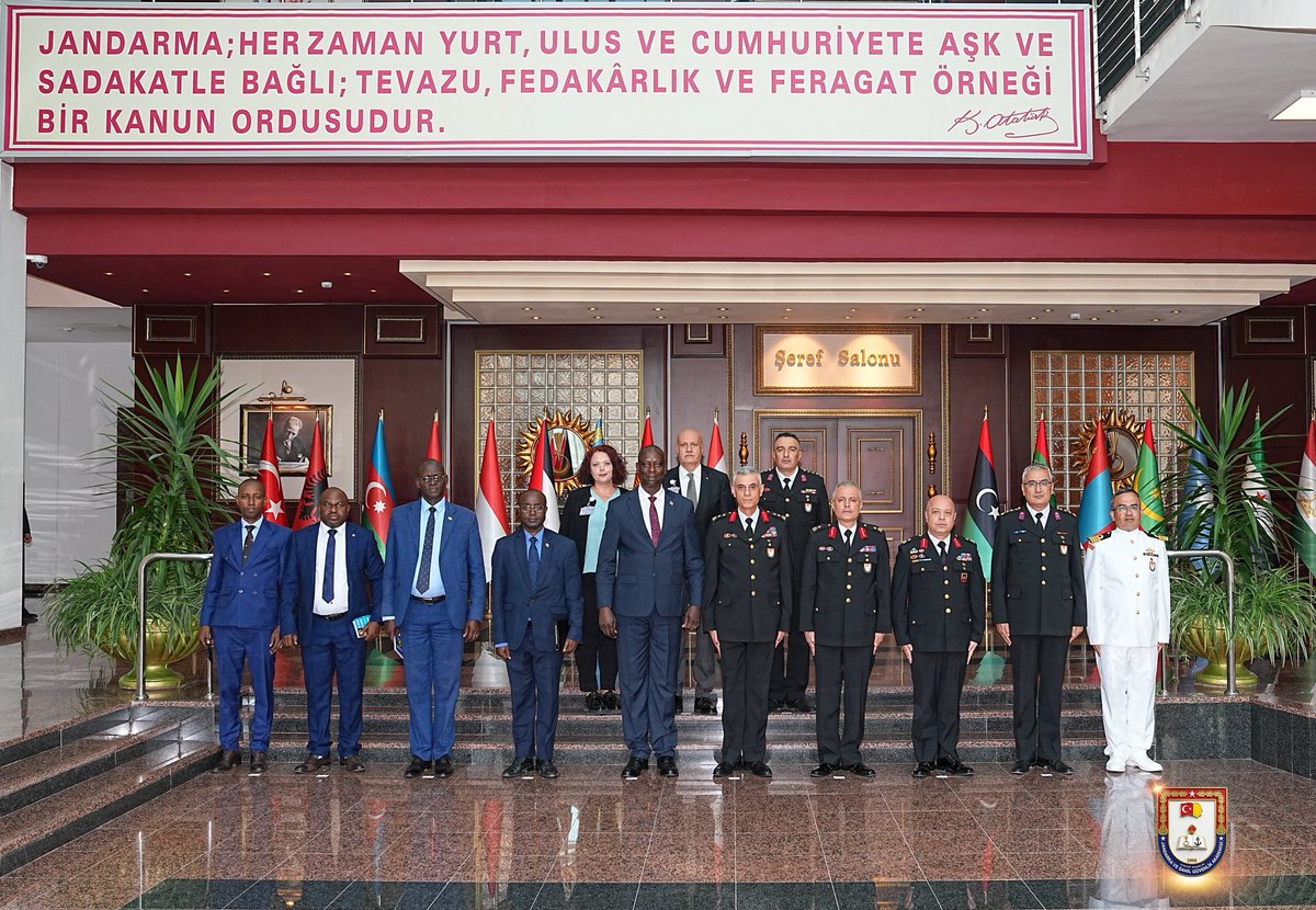 jsgaedutr's tweet photo. Burundi Cumhuriyeti Ulusal Polis Genel Müfettişi Tümgeneral Sayın Joseph NINTERETSE, Burundi Cumhuriyeti Ankara Büyükelçisi Sayın Dıdace NTUREKA ve beraberindeki heyet JSGA Başkanlığımızı ziyaret etmiştir. 
📅14 Eylül 2026 https://t.co/k7GpuwDeEy