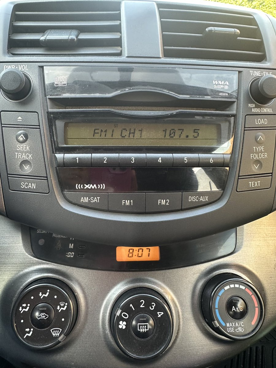 _FabyPerez's tweet photo. @goliveros @RMXradio Hola Hola 👋🏼 Gonzalo!!
Buen día.
Yo te escucho camino al trabajo, en medio del tráfico. @RMXradio https://t.co/5klL4tWYvr