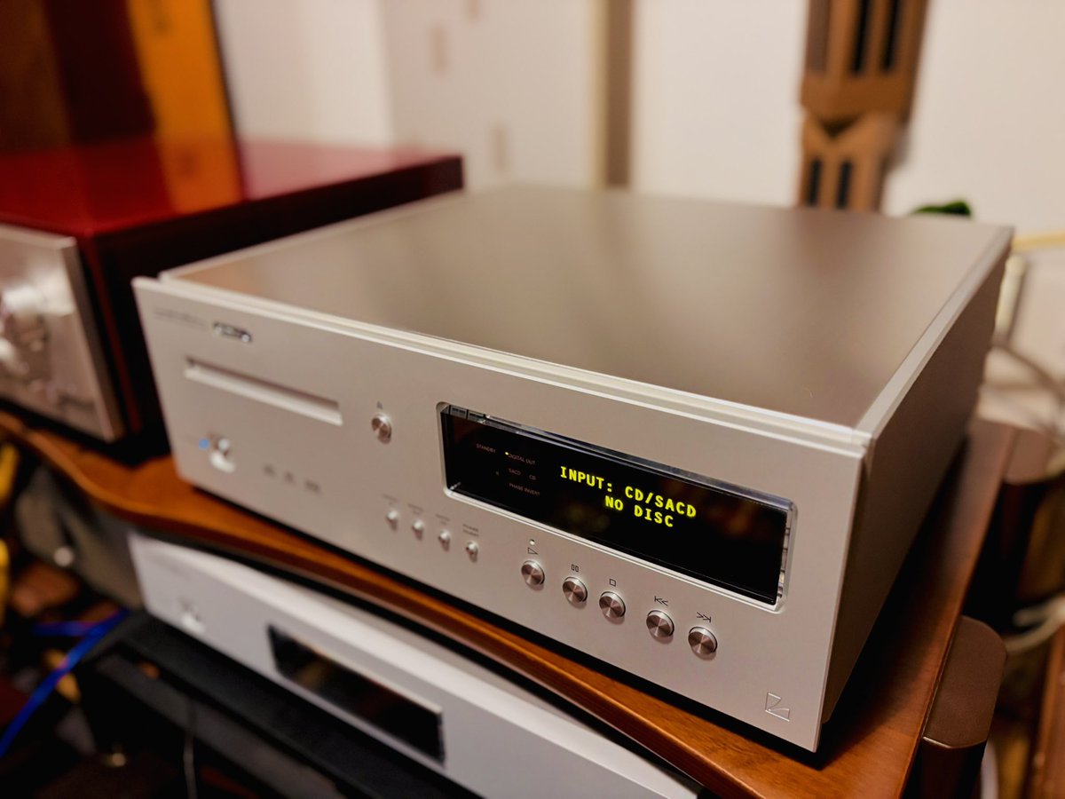 maxaudio_'s tweet photo. 【小倉本店】
今日は山口県某所にラックスマンの100周年記念モデルのSACDプレーヤーD100CENTENNIALをセッティングして来ました‼️🚚D-10Xからの変更でも十分違いを感じてもらえました‼️
#マックスオーディオ #maxaudio
#ラックスマン #luxman #sacdプレーヤー #100周年記念モデル https://t.co/nUrAuTY0Fx