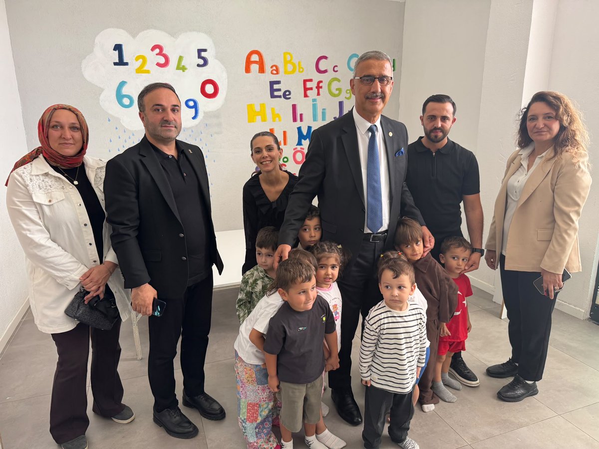 LBayraktar54's tweet photo. 📍Erenler

Özel Minik Kuzular Anaokulu Kurucusu, AK Parti Erenler İlçe Yönetim Kurulu Üyemiz Tuğba Uygun Tutar’ı ziyaret ederek çalışmaları hakkında bilgi aldık. 

Anaokulu ziyaretimizde hayatın en saf, en neşeli çağını yaşayan minik yavrularımızla bir araya geldik; onların merakı, neşesi ve içten tebessümleriyle günümüze ayrı bir güzellik kattık.

Minik kuzularımızın yüzlerindeki tebessümün hiç eksilmemesini; yollarının daima sevgiyle, neşeyle ve güzel hatıralarla dolu olmasını diliyorum.