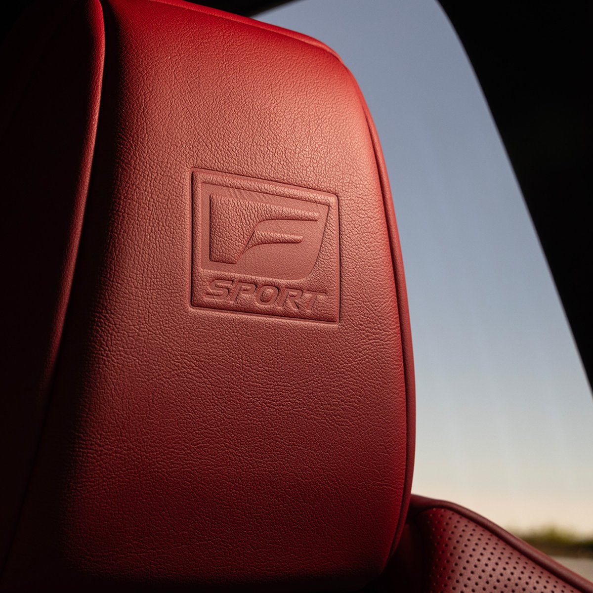 Lexus_SA's tweet photo. Feel the sportiness, while looking the part with the Lexus NX 350h F SPORT this spring. What matters most to you: performance 🚀 or design ���? https://t.co/98MIACDSxI