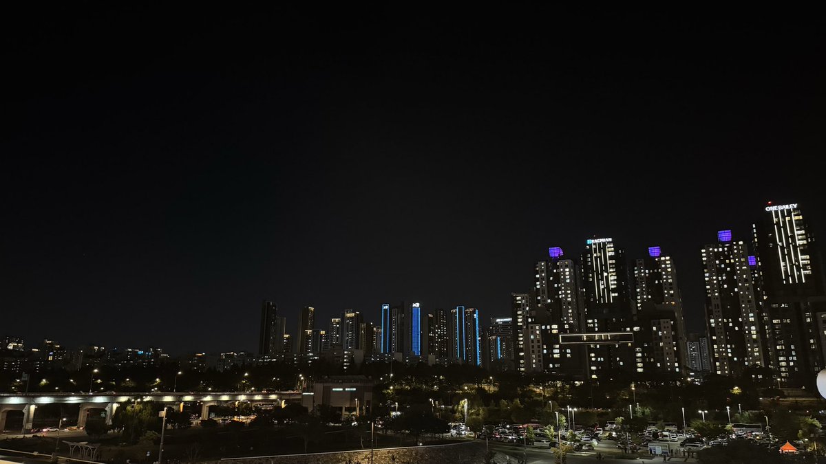 AwwadFa10's tweet photo. Seoul, the city that you are. 🇰🇷🤍

#WCLC26 https://t.co/wctj63LfGM