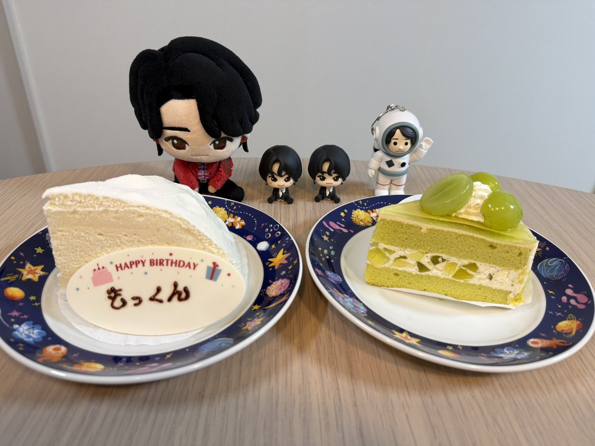 mayucoon18's tweet photo. もっくんお誕生日おめでとう🎂❤️
息子とささやかながらケーキでお祝いしたよ😉あなたが作る曲、あなたの笑顔のお陰でわたしの人生は間違いなく豊かになってます🥹そして、人としての在り方も勉強させてもらってます☺️
30代も思うままに突き進んでね！
#大森元貴誕生祭
#MotokiBirthday
#MrsGREENAPPLE https://t.co/6ecCVdOEAt