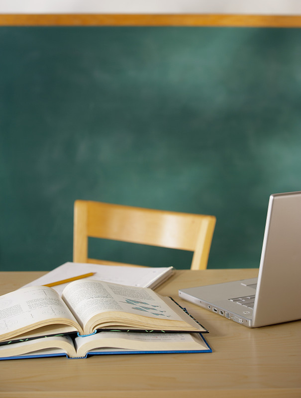 TimothyLun6d15's tweet photo. Daily 10-minute English practice beats cramming! Start small, stay consistent — your future self will thank you. What’s your go-to learning trick #EnglishLearning #LanguageHacks， https://t.co/q4Dm2Zk6Ne