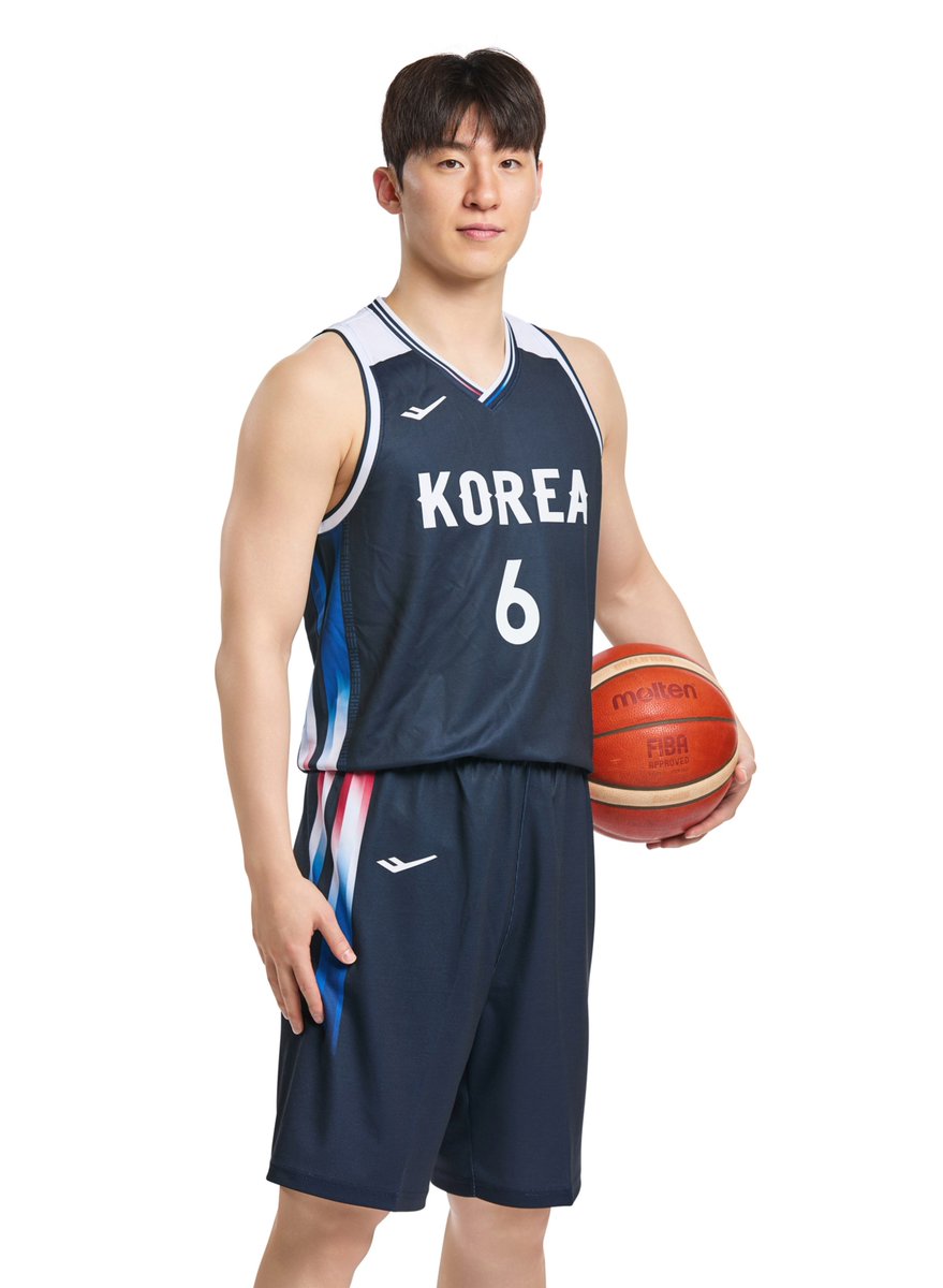 baekpd1983's tweet photo. Lee Jung-hyun, the starting shooting guard for the South Korean national basketball team, is reportedly valued at about ¥140 million by some clubs in the Japanese B-League Premier.

⚠️Note: This information came from the KBL podcast that aired live today.

#LeeJunghyun #이정현 #イ・ジョンヒョン