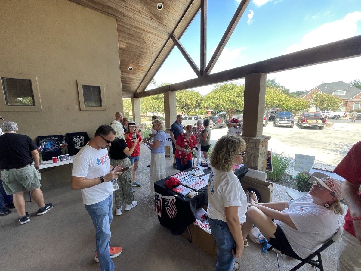 TheAKGuy's tweet photo. After our door knocking this weekend, we had an amazing block walking kickoff party for our volunteers!

Complete with barbecue, games for the kids, and a cookie decorating contest!

Thanks everyone including Parker’s ice cream for providing my personal favorite, Cookie Monster https://t.co/ne3kRxSQgl