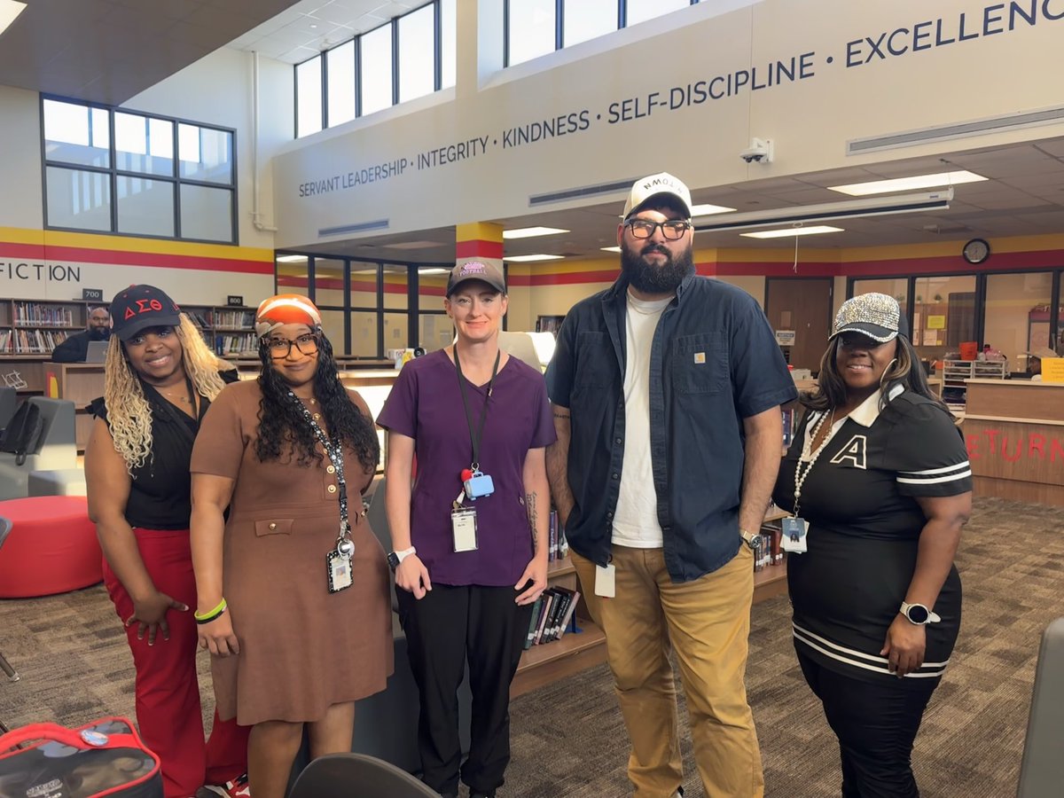 C0unselorAvalos's tweet photo. 🎩💜 Hats Off to Hope at SLA!
Our Knights and staff showed their support for Suicide Prevention Awareness Week.
Check in. Speak up. Show up. 💜

#SLAKnights #HatsOffToHope #SpringISD #suicideawarenessmonth https://t.co/21fSNJU6EC