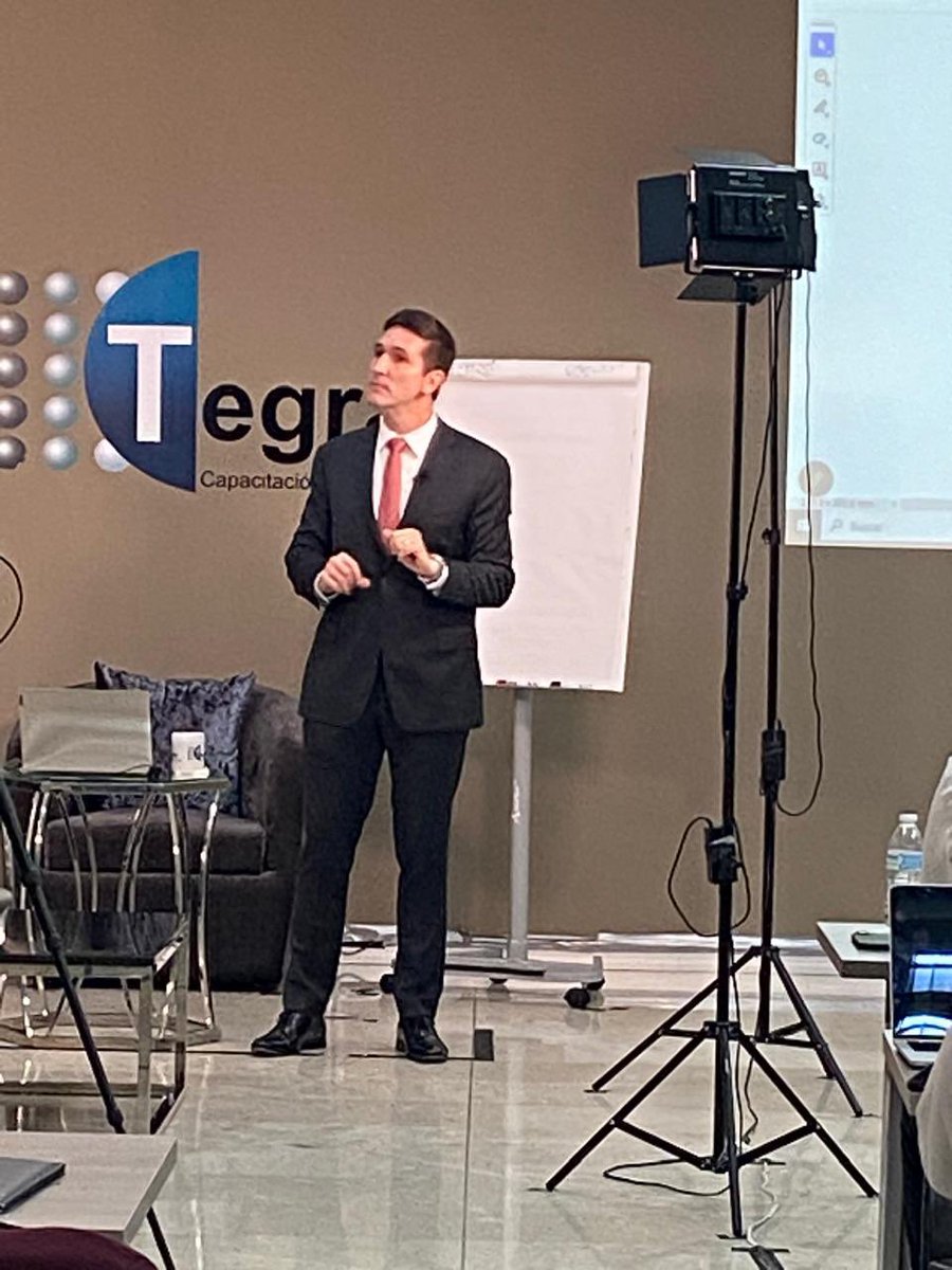 SergioEsquerra's tweet photo. Trabajando. https://t.co/d8DRxFKsXO