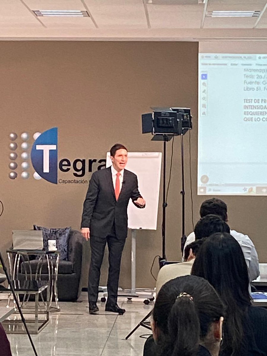 SergioEsquerra's tweet photo. Trabajando. https://t.co/d8DRxFKsXO