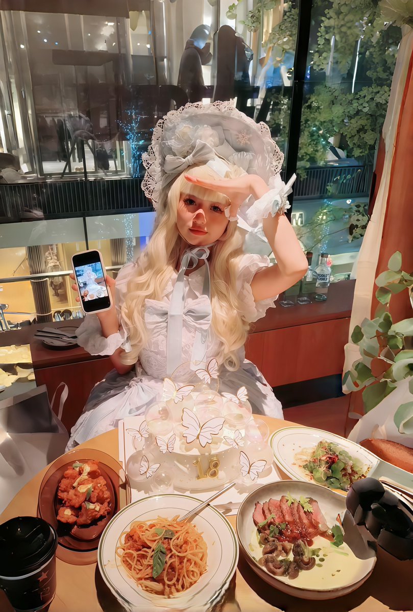 http_jpzin's tweet photo. 最近蛋糕女孩事件很火热啊~
某网红的18岁成人礼突然走红
经过有心网友的深度挖掘
背后的真实身份竟然是...
关键词：蛋糕女孩 https://t.co/gtfBfRvy6o