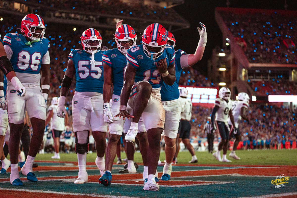 GatorDave_GB's tweet photo. Jadan Baugh is the only player in the FBS averaging over 130.0 rush yards per game with at least five rushing TDs. https://t.co/lv9RKVwWTH