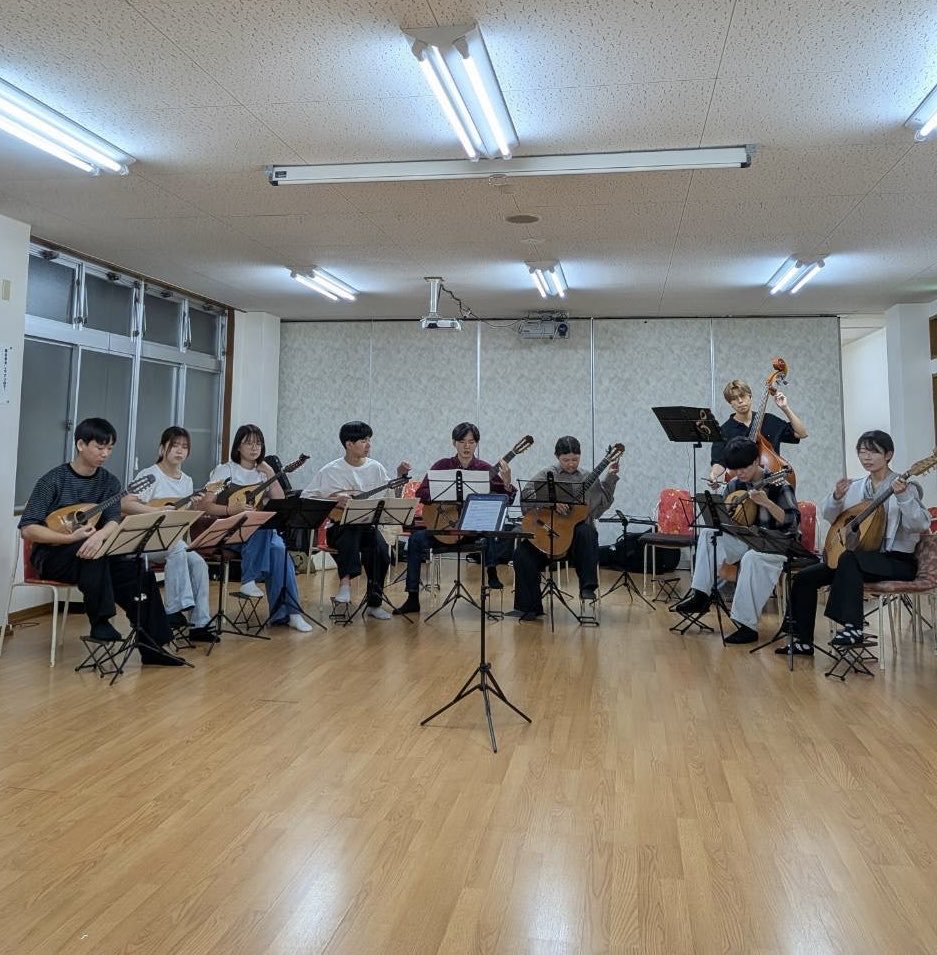 meidaimandlin's tweet photo. 2026/9/6-10   夏合宿🚌
先日、ホリデープラザ志賀高原さんにて、夏合宿を行いました✌️
朝から夜まで練習に励め、演奏する曲への理解がより深まった上一人ひとりが自分の課題と向き合うことができました！
また、部員同士の仲もより深まり、充実した時間を過ごすことができました☺️
#ギタマン https://t.co/lvvcVQS60i