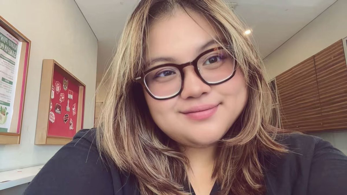 nadiyayzx's tweet photo. maaavv, kupotong rambutku dikit 🤏🏻🤏🏻 https://t.co/saJAQuHEBA