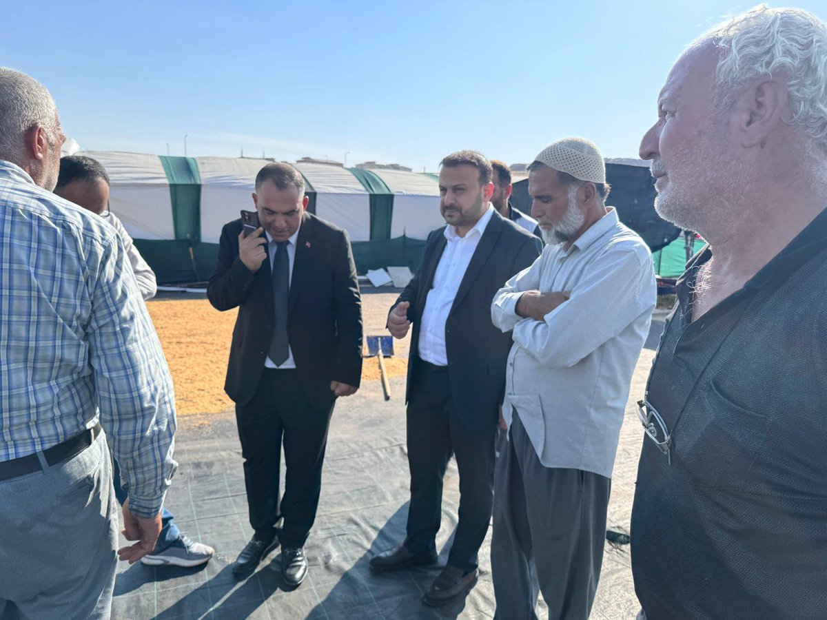 mbagmanci63's tweet photo. AK Parti MKYK Üyemiz Sn. Mehmet Ali Kurt ve İlçe Başkan Yardımcılarımız ile birlikte; Haliliye ilçemizde bulunan biber temizleme alanındaki esnaf ve hemşehrilerimizle bir araya geldik.

Alandaki enerji başta olmak üzere iletilen eksikliklerin notlarını aldık; yetkili mercilerle gerekli görüşmeleri sağlayarak sorunları çözüme kavuşturduk. Alın teri döken tüm emekçi kardeşlerimize hayırlı ve bereketli kazançlar dileriz. 🇹🇷

#AKHaliliye #AKParti #MustafaBağmancı #Şanlıurfa #Ankara #Göbeklitepe #Haliliye #Karaköprü #Eyyübiye #Harran #Akçakale

@RTErdogan @abuyukgumus @bybekirbozdag @acarfaruka @AKGMTeskilat @hakanaksu058 @farukaytek @ensartopcu @milhamigunbegi @Malikurt14 @fatmaocak0663 @MDOGANSALAR_TR @AkHaliliiye @AkHaliliyeKadin @akgenchaliliyee