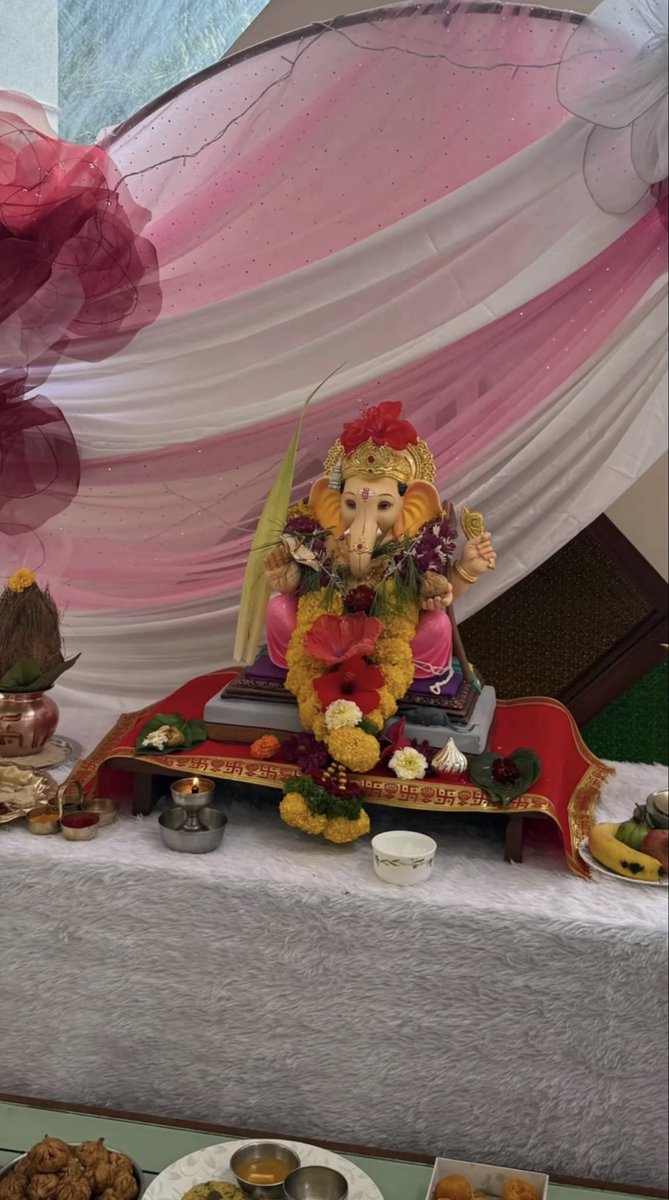 suhascp's tweet photo. @YagneshPuri Jai Ganesha ! https://t.co/1I7KbrXhN2