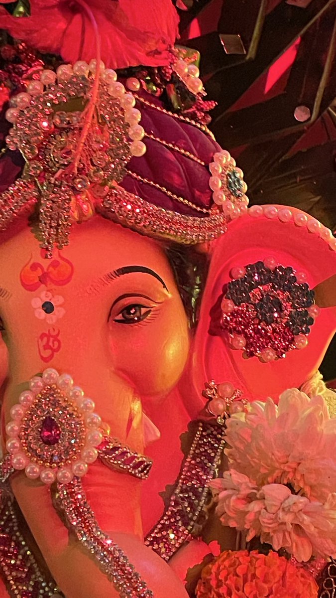 _arrohii's tweet photo. वक्रतुण्ड महाकाय, सूर्यकोटि समप्रभ।
निर्विघ्नं कुरु मे देव, शुभकार्येषु सर्वदा॥🕉️🙏
Happy Ganesh Chaturthi 🌺

Jiska itne din se intezaar tha… woh moment finally aa gaya. 🥹❤️🧿
Bappa aa gaye ghar! 🌺✨
Ab ghar mein raunak bhi hai, positivity bhi aur dil mein ek alag hi sukoon. https://t.co/WDvSmPnsuL