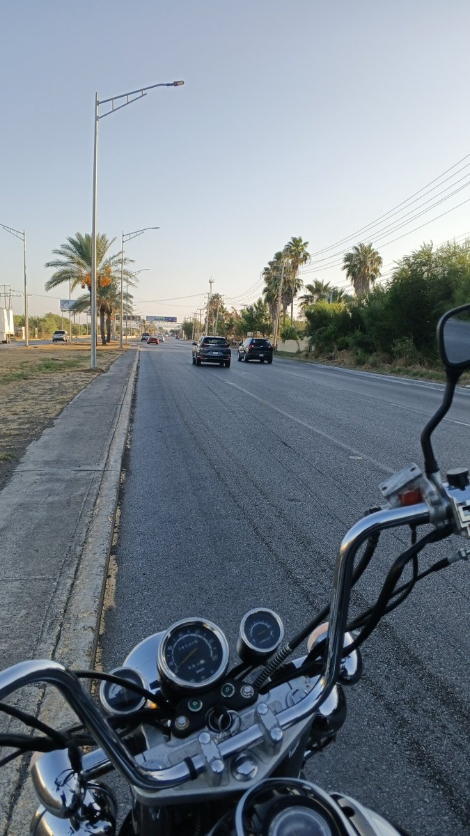 lalo19855's tweet photo. No quiso llegar al trabajo la maldita 🫠 https://t.co/6UOs8cuPeT