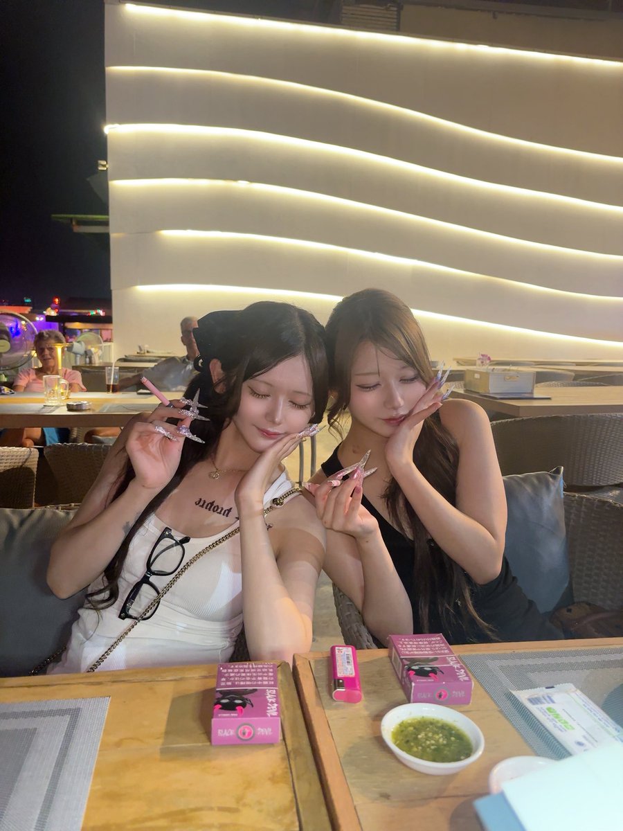 __llbibill__'s tweet photo. タイいっぱい更新するね❤︎
水着と時差たのしんで(ᴖ ̫ᴖ  )♪ https://t.co/DhEvzoybWY