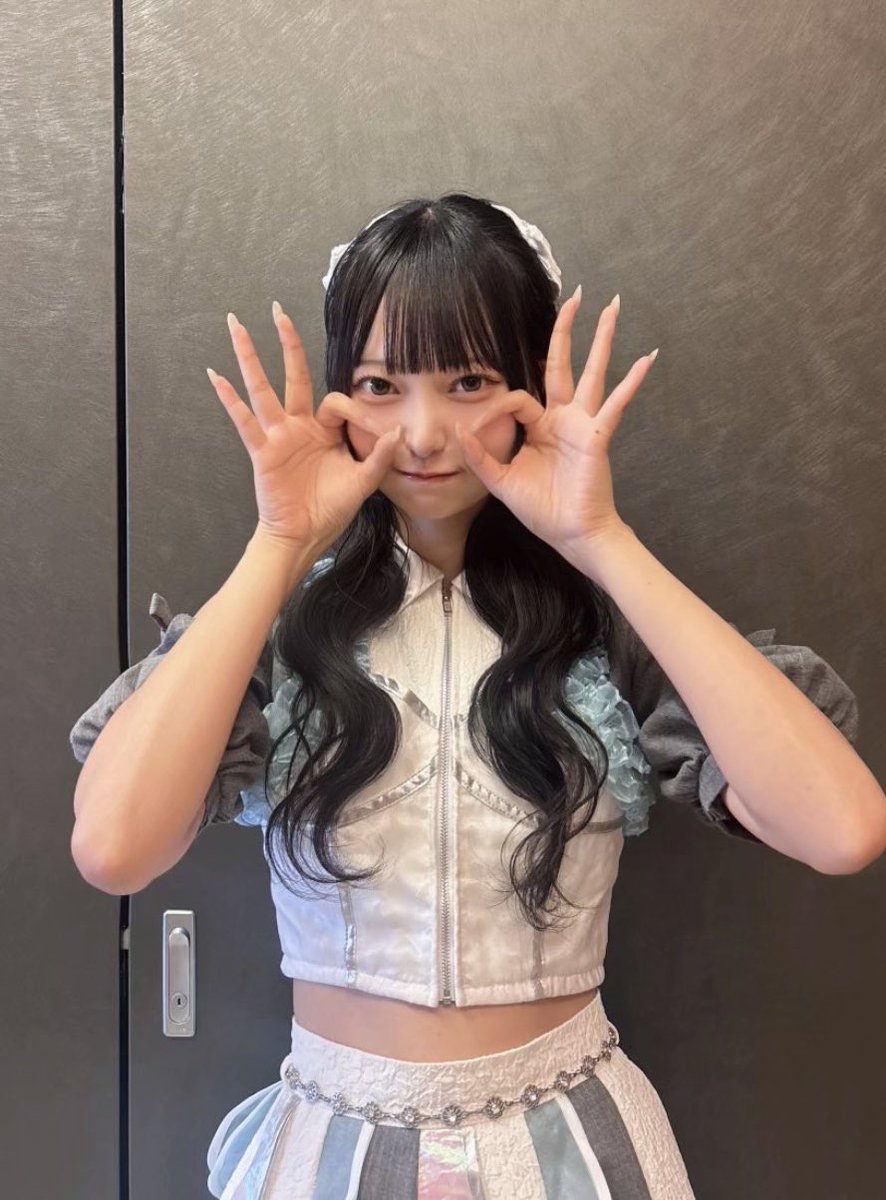 shunta725's tweet photo. デビュー1ヶ月おめでとう！！　まるちゃんの1ヶ月とは思えない歌声のパワフルさはすごいし、2ヶ月目3ヶ月目も楽しみだよ！　りせちゃんも緊張は伝ってくるけど、堂々としたパフォーマンス素晴らしいよ！これからも応援していくのでよろしくね！
#衛星とカラテア https://t.co/GeSQlaMQ4r