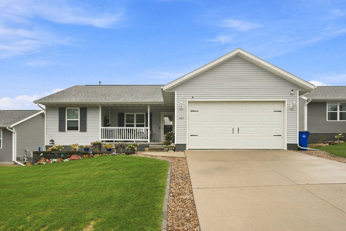 artcutech's tweet photo. New in Cedar Rapids: a $354,900 4-bed, 3-bath ranch with 2,017 sq. ft., vaulted ceilings and a finished lower level with a wet bar.
https://t.co/l1RBjP9hOV
#CedarRapidsRealEstate https://t.co/MhXdt3eVIt