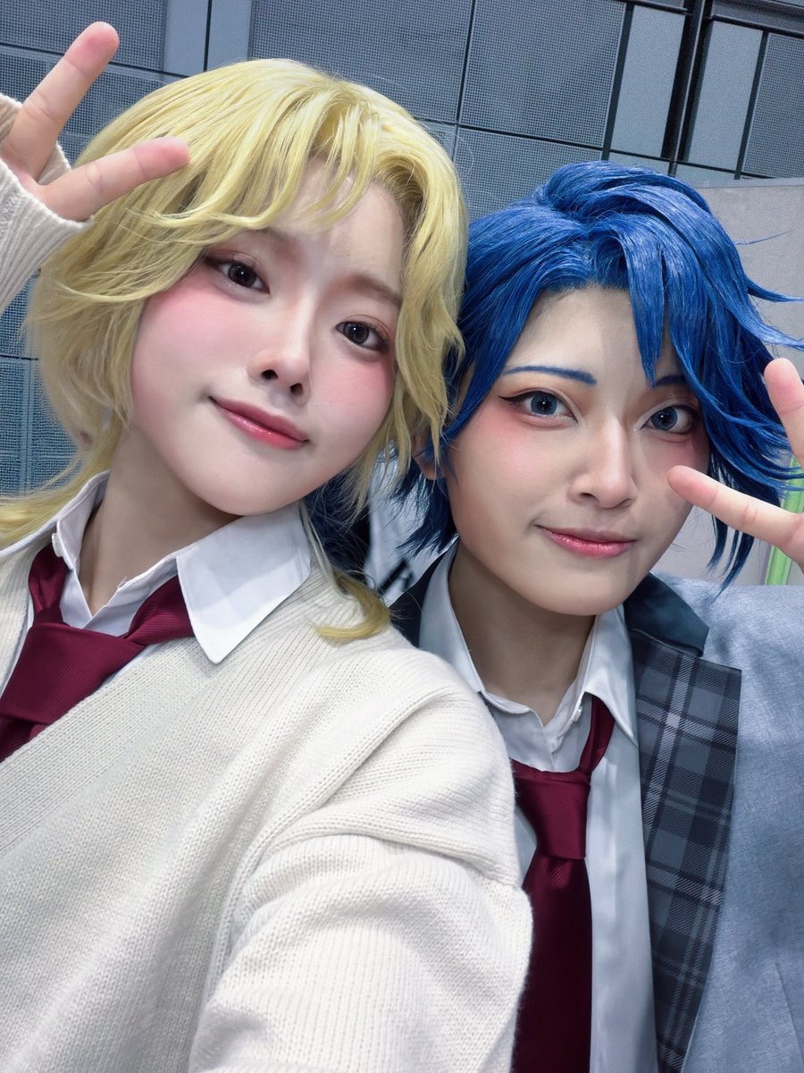 naninuneno722's tweet photo. cos / bkpr 💛🩵
姉と部長コンビで参加しました🕺✨
#レイフレ36 #るるとねの https://t.co/KKqIjWdSjW