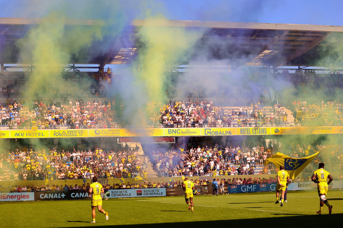 ClermontFd's tweet photo. Retrouver le Michelin, retrouver nos Jaunards… et fêter une victoire 💛💙

Bravo à l’@ASMOfficiel pour ce 25–16 face au Stade Français : la Ville de #ClermontFerrand est à vos côtés, avec la #YellowArmy, et vous souhaite une très belle saison ! https://t.co/U2jqwFUXS5