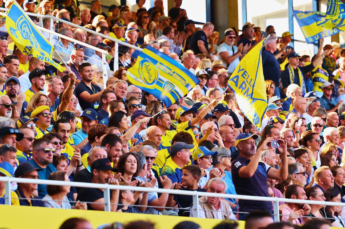 ClermontFd's tweet photo. Retrouver le Michelin, retrouver nos Jaunards… et fêter une victoire 💛💙

Bravo à l’@ASMOfficiel pour ce 25–16 face au Stade Français : la Ville de #ClermontFerrand est à vos côtés, avec la #YellowArmy, et vous souhaite une très belle saison ! https://t.co/U2jqwFUXS5