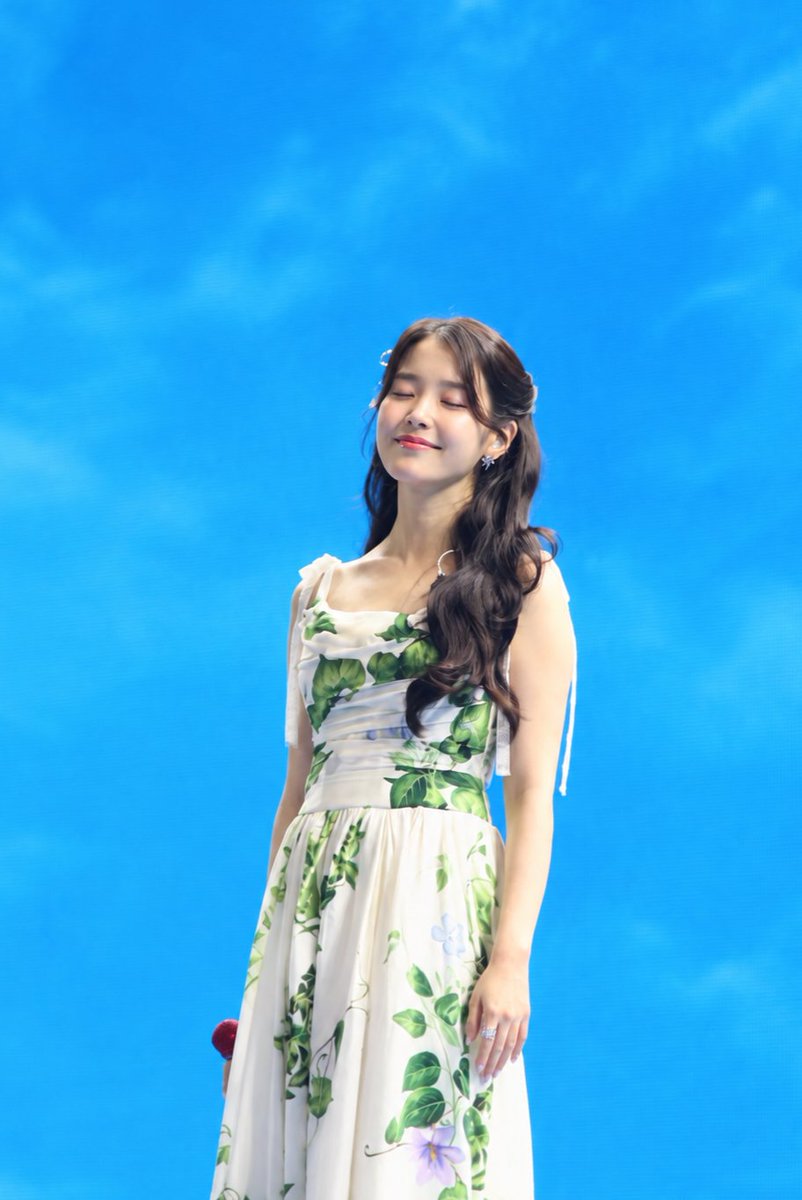 ANNYEONZ_'s tweet photo. 다시보는 1년전 오늘📷
FAN MEET-UP 
250914📸

#아이유 #IU #ByeSummer #팬밋업 https://t.co/iZOXBtCg3w