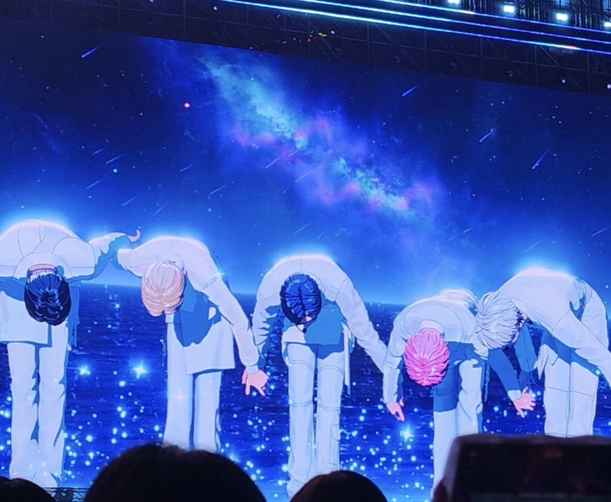JJIYO312's tweet photo. 첫콘 막콘 인사하는 부분 보는데
예준이는 손을 같이 내리고 
하민이는 손을 뒤로 보내서

노아는 영원히 짝짝이 손을 하게 됨 https://t.co/v3h1jIRqbg