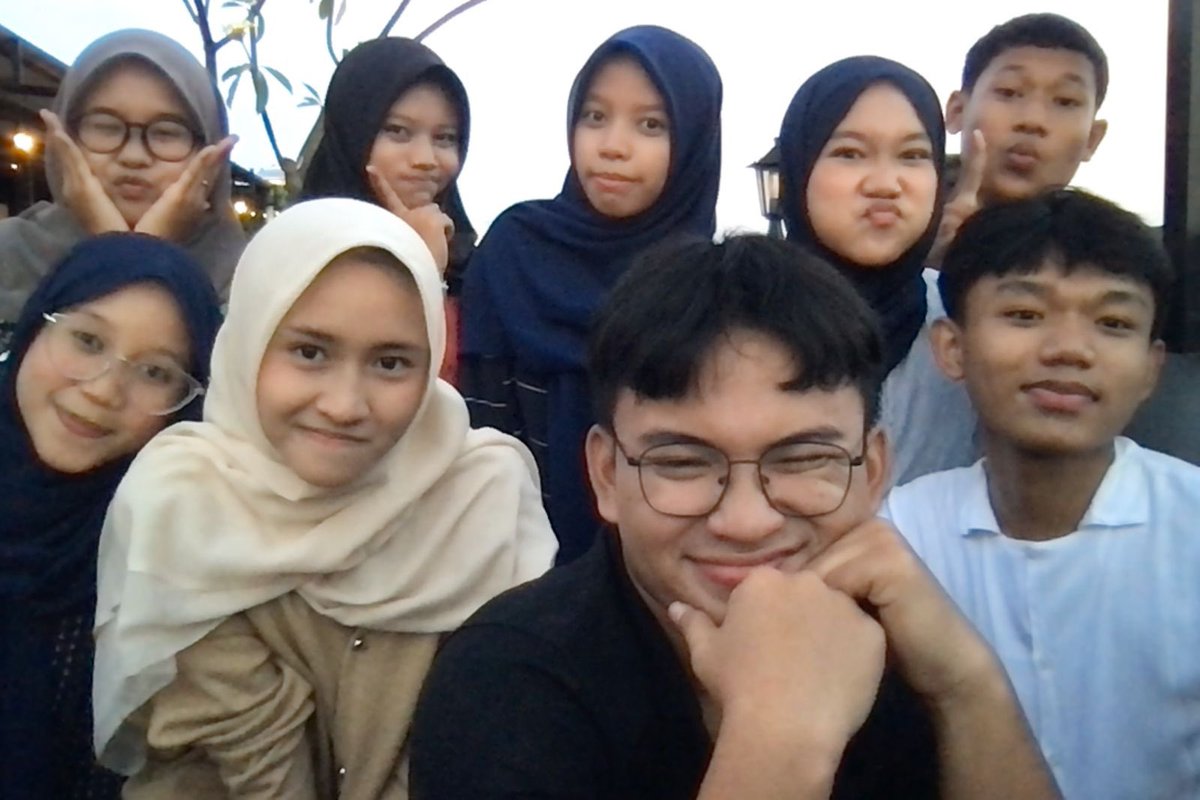 allshitth's tweet photo. eh iya priti *delsoon https://t.co/LSgOY9Recd