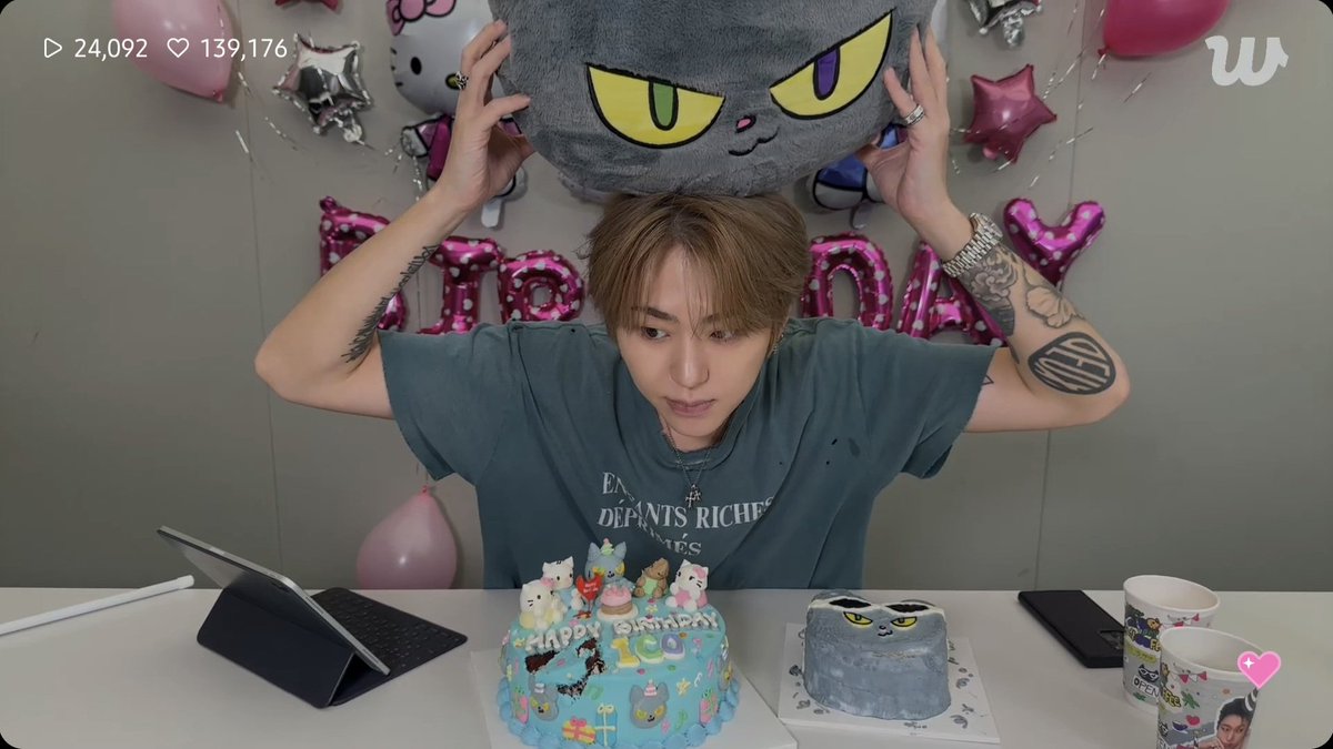 yurzzco's tweet photo. 하...저 웃을때 볼쌀 뜌쮸뚱튀어나온거 너��� 코엽꼬....오빠너무 사랑해 생일축하해ㅜㅠㅠㅠㅠ맨날 지코 생일이면 좋겟다ㅠㅠㅠ너무 행복하다ㅠㅠㅠㅠㅜ흐어어어어엉 https://t.co/hMAyaOoszJ