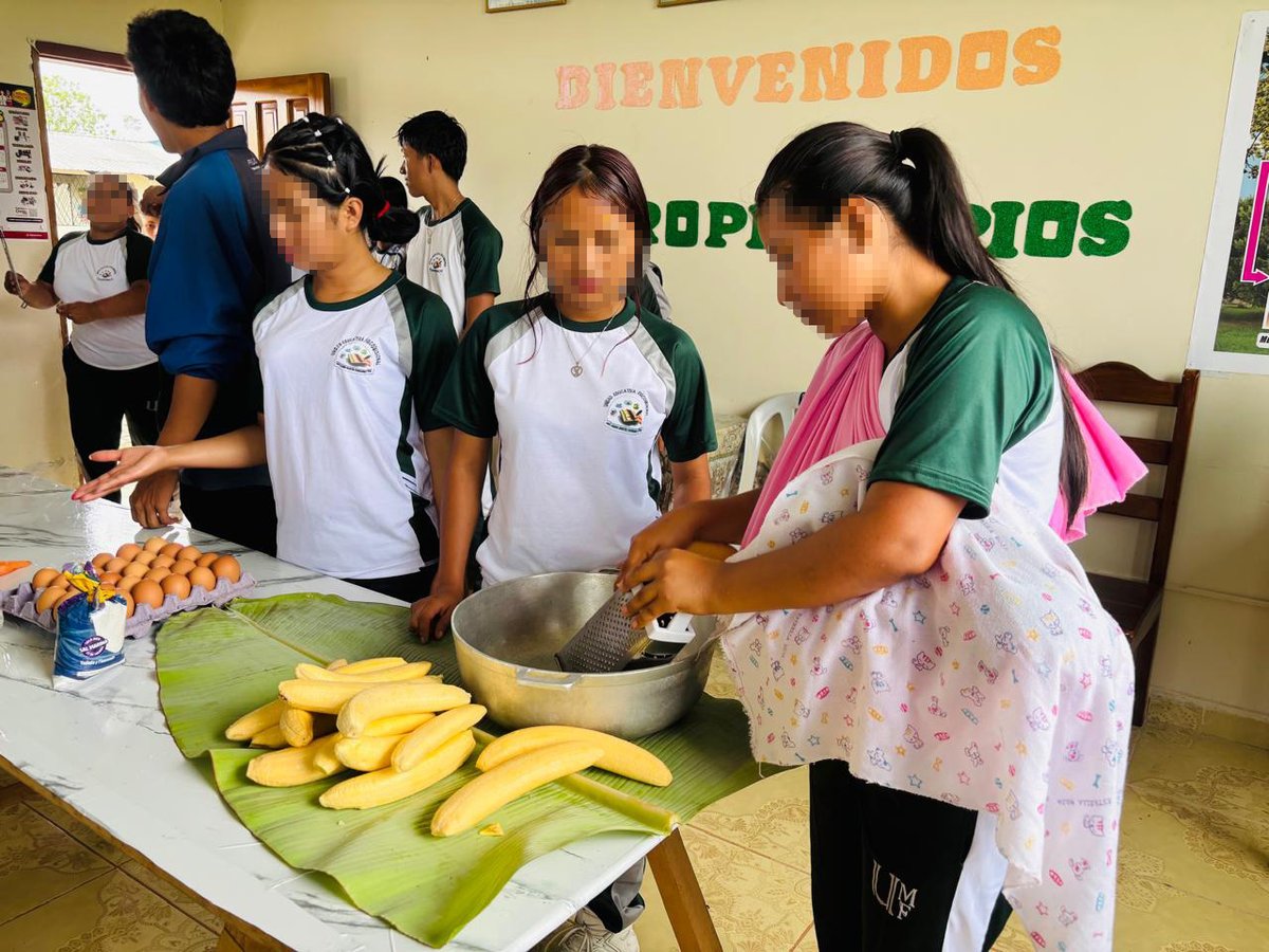 salud_orellana's tweet photo. 🥗 #Loreto | Salud y educación con sabor local. El C.S. Loreto desarrolló un taller de alimentación saludable en la U.E. Padre Martín Fernández, con productos de la zona y recomendaciones sobre consumo de agua segura. 💧 https://t.co/U52s6YaeX9