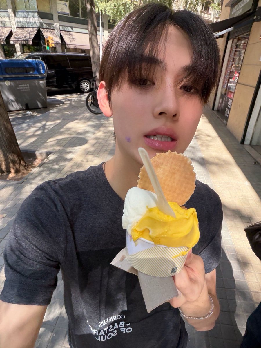 Keonhyeon_meng's tweet photo. tipe pacar suka pap apapun yg dilakuin😭

"hai aku lagi num sirup rasa apa ini gatau"

"hai aku juga num air putih karna aku suka menjadi sehat"

"hai aku nom nom permen karet tapi udah ga manis"

"hai aku dibeliin eskrim sama abang jamie, next kamu beliin aku ya"

pacarnya kono🫸🏻😁