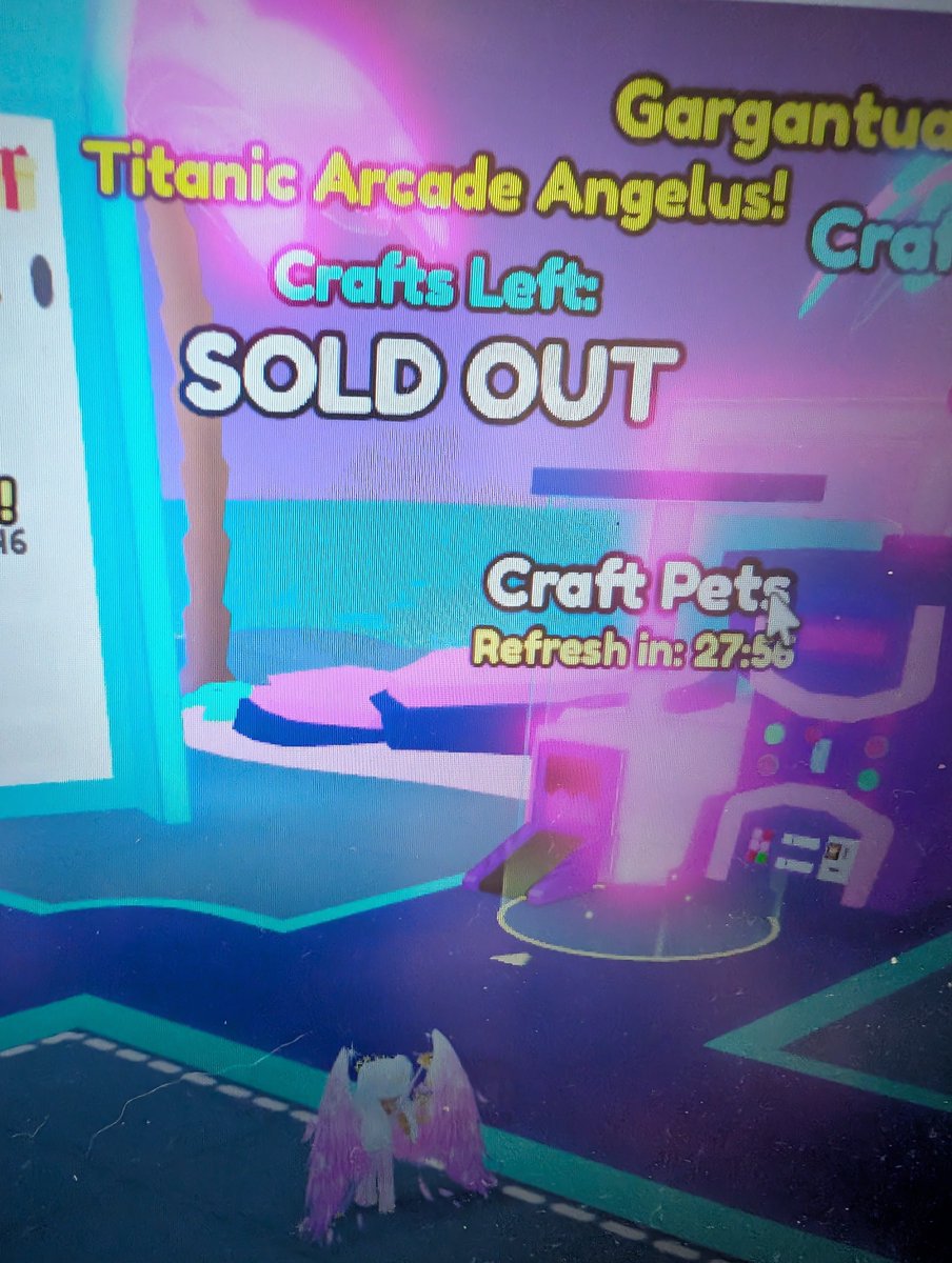 KatMcD82's tweet photo. This is kinda bs
 The Huge monkeys should never of been tradeable. Once again those with a million bots able to make multiple huges at a time, where once again the once who actually religiously play the game in the dust. @BuildIntoGames  @chickenputty @CoderMitchell https://t.co/v2bN6zM5Dk
