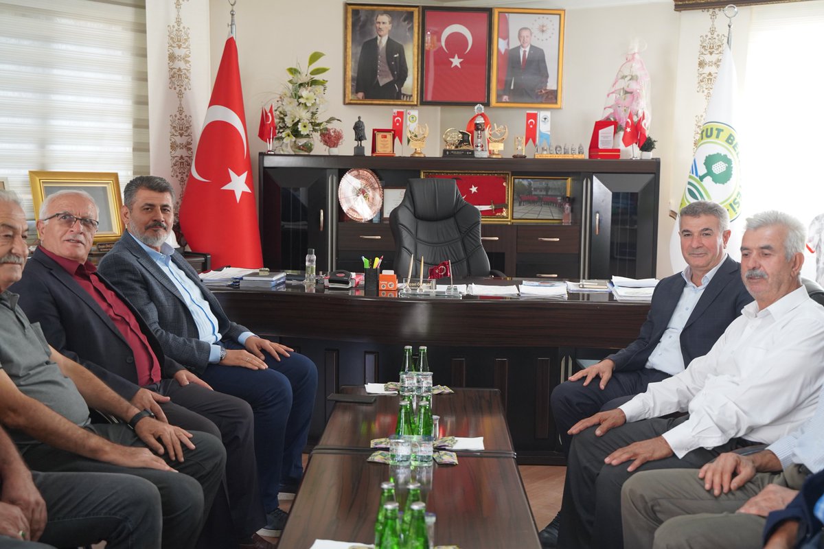 OmerOBDebgici's tweet photo. 📍 Adıyaman / Tut

Genel Merkezimiz tarafından düzenlenen "Türkiye Buluşmaları" programı kapsamında Adıyaman’dayız.

Programımız çerçevesinde Tut Belediyemizi ziyaret ederek, ilçemizde yürütülen çalışmalar ve hedefler üzerine verimli istişarelerde bulunduk. AK Parti kadroları olarak memleketimizin her köşesinde milletimizle buluşmaya, şehirlerimizin kalkınması için durmadan çalışmaya devam edeceğiz.

Misafirperverlikleri ve samimi sohbetleri için belediye başkanımıza ve kıymetli Tutlu hemşehrilerimize yürekten teşekkür ediyorum.