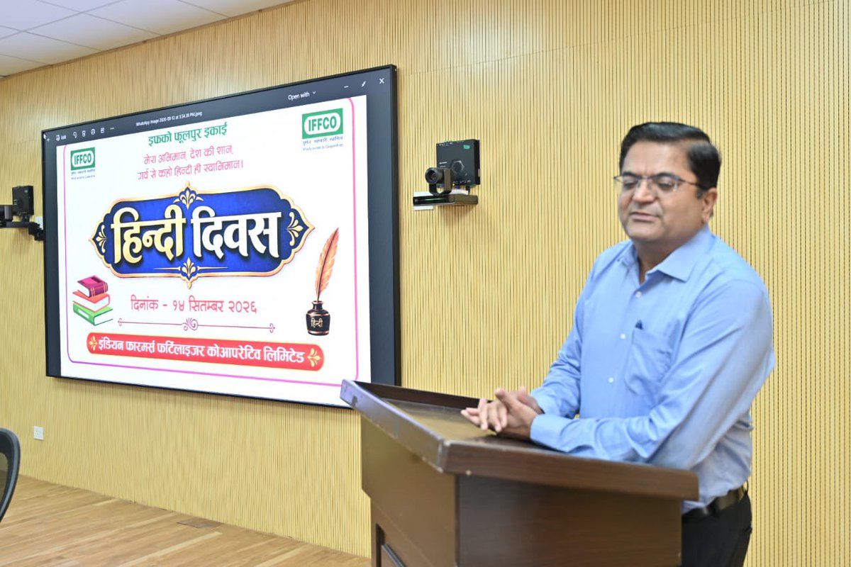 IFFCO_PHULPUR's tweet photo. इफको फूलपुर इकाई में हिंदी सप्ताह का शुभारंभ उत्साह एवं गरिमापूर्ण वातावरण में किया गया। कार्यक्रम के उपरांत इफको कर्मचारियों के लिए हिंदी क्विज एवं निबंध लेखन प्रतियोगिता आयोजित की गई, जिसमें कर्मचारियों ने उत्साहपूर्वक भाग लिया।

इन प्रतियोगिताओं का उद्देश्य हिंदी के प्रति रुचि बढ़ाने तथा कार्यालयीन कार्यों में हिंदी के अधिकाधिक प्रयोग को प्रोत्साहित करना है।

हिंदी—हमारी पहचान, हमारी शान। 🇮🇳

#IFFCO #IFFCOPhulpur #हिंदीसप्ताह #राजभाषा