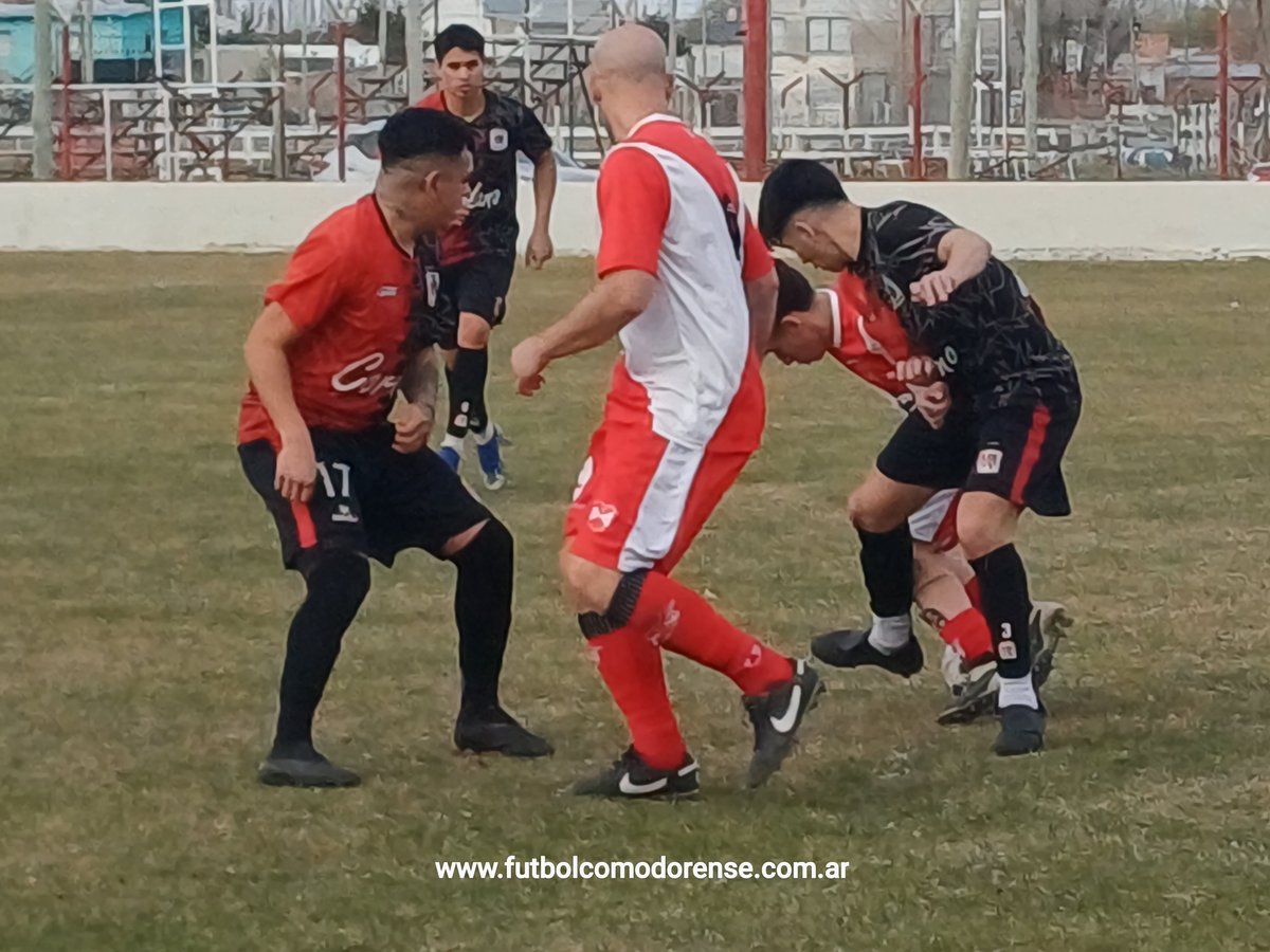 futbolcomodoro's tweet photo. FÚTBOL DE COMODORO 
Primera "A"
El Deportivo Sarmiento y Saavedra arrancaron con el pie derecho.
Más info en:
https://t.co/fQtXbpQAfT https://t.co/L8wi5arJz5