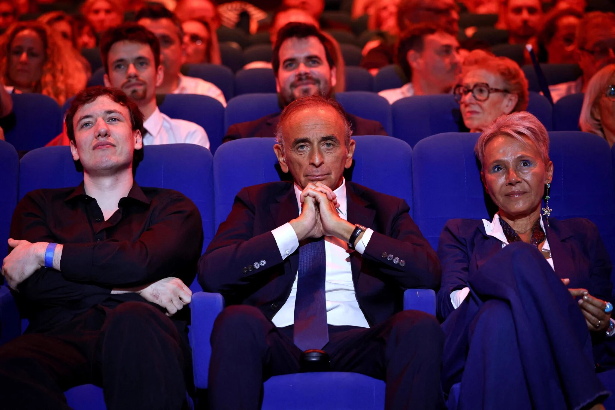 le-parisien-on-x-cart-du-zevent-anti-immigration-admirateur-de