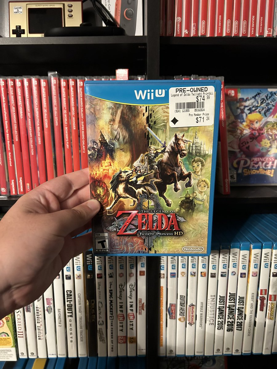 The_retro_pixl's tweet photo. Is Zelda: Twilight Princess HD the most painfully expensive Wii U game to collect right now? 🐺🗡️
Prices are routinely pushing $120+ online. A low 2016 print run, the eShop closure, and zero Switch ports mean this masterpiece is totally trapped on legacy physical hardware.
#WiiU https://t.co/XmPrvmvRd7