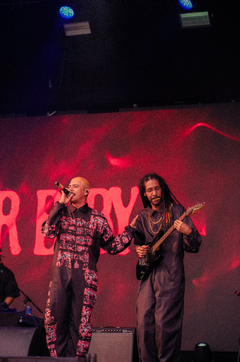 Rafrox10's tweet photo. Representando meu mano Ar Baby no Rock in Rio 🎸 https://t.co/qx96MaJJYe