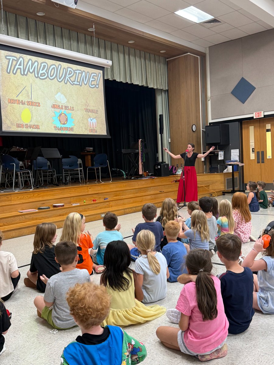 NorthsideROARs's tweet photo. A special thank you to our wonderful @PASD_Elem_PTO for bringing Holly Serio to put on a very special show tailored to our R.O.A.R. Rules! Holly is so talented, and our staff enjoy the show just as much as our students! https://t.co/rcRwn8t8a2