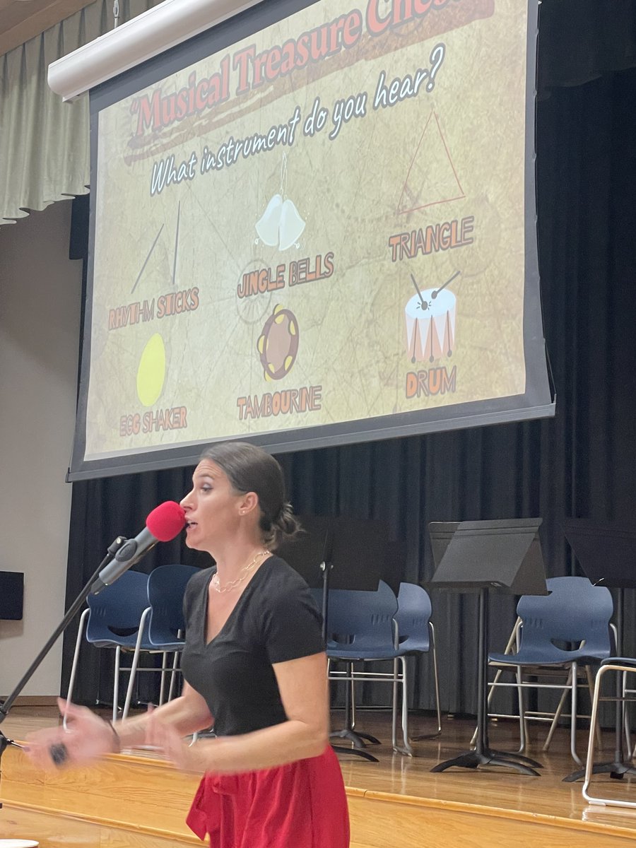 NorthsideROARs's tweet photo. A special thank you to our wonderful @PASD_Elem_PTO for bringing Holly Serio to put on a very special show tailored to our R.O.A.R. Rules! Holly is so talented, and our staff enjoy the show just as much as our students! https://t.co/rcRwn8t8a2