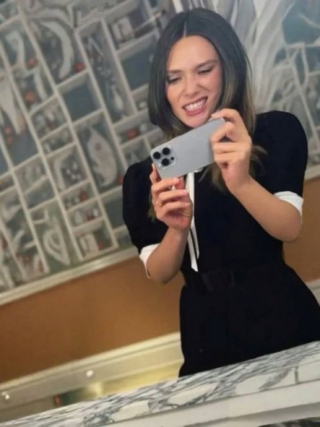 TEACHlSMS's tweet photo. Been a while since her last selfie, so enjoy~! https://t.co/miCdzQdayr