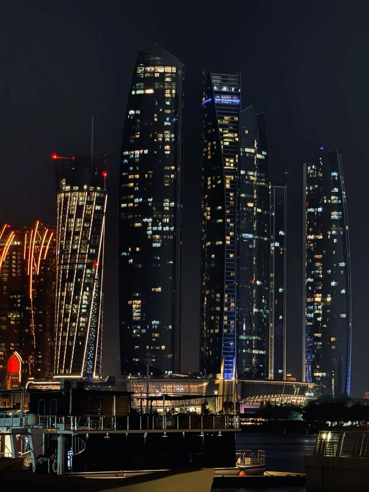Ibrahim_Shmfde's tweet photo. وايد نفخر بعاصمة الفلاحي، دايمًا تبهرنا بجمالها وإنجازاتها. الإمارات تحتفظ برونقها الخاص وتثبت كل يوم إنها الأجمل والأبهى ✨🇦🇪 https://t.co/WMElviC1gf