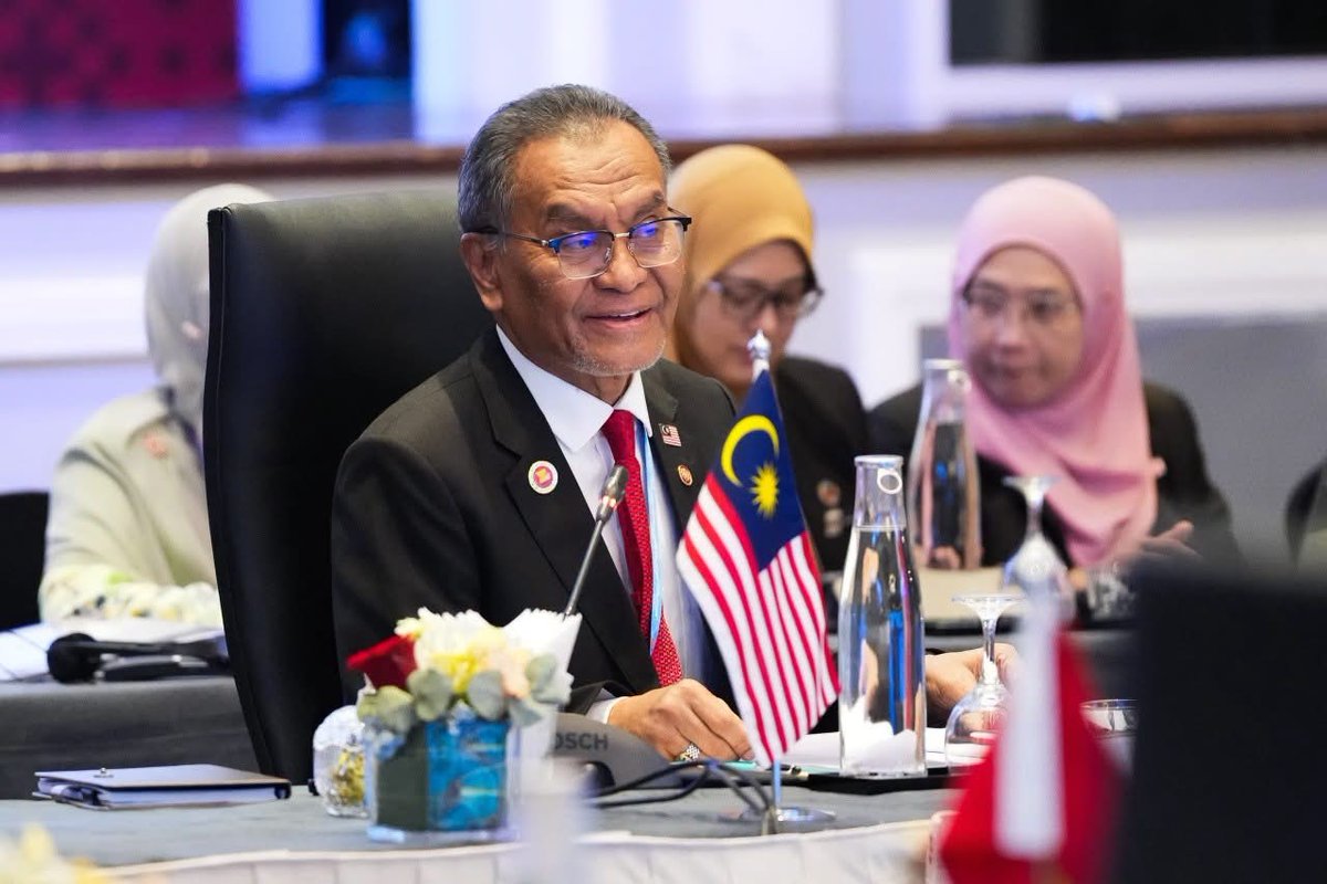 HHS_Global's tweet photo. Director Bethany Kozma co-chaired the inaugural @ASEAN–U.S. Health Ministers Meeting in Kuala Lumpur, Malaysia, as U.S. Head of Delegation, launching a historic step in strengthening health cooperation across the region. #HHSGlobal #HealthSecurity #ASEANUS https://t.co/NXR66uR4Tz