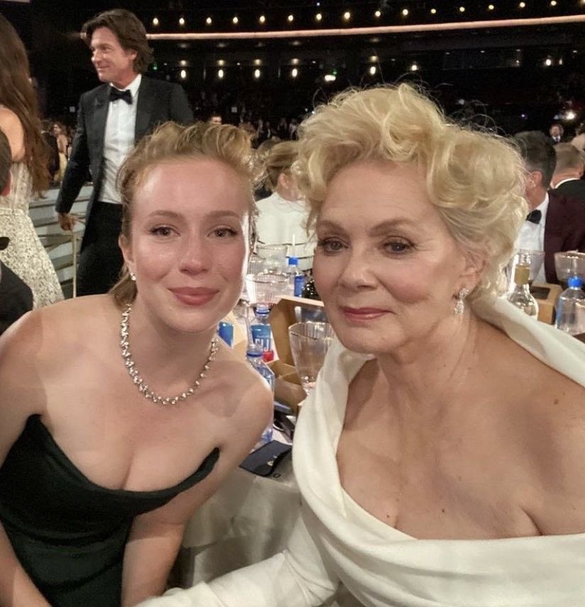 avadanielsbf's tweet photo. we’re never going to see jean and hannah clearly high together ever again 💔💔💔 https://t.co/YMSmc87BS2