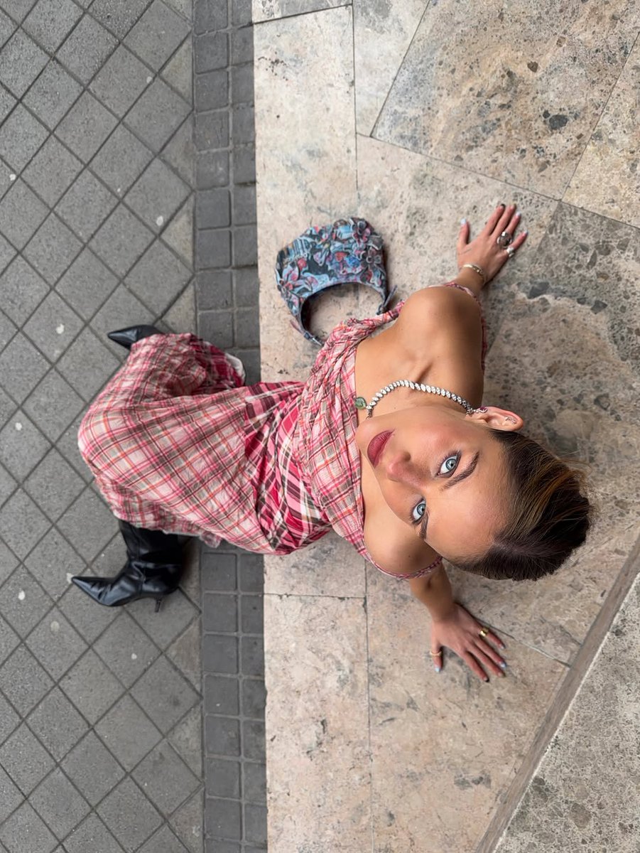 jasonphelps3's tweet photo. e tenemos este vestido tan lindo y estamos en Madriiii ❤️ Mi fascinación por  comenzó hace algunos meses después de que una empleada en la tienda del aeropuerto de Barcelona me atendiera de maravilla y me hic... https://t.co/XTQ89llgiW