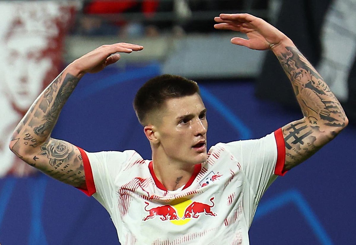 SimbwaStuart's tweet photo. Benjamin Šeško is better than Viktor Gyökeres and Manchester united signed one of the best young strikers in world football but Manchester united is trying to destroy the young talent. https://t.co/bgtDLhgWH5