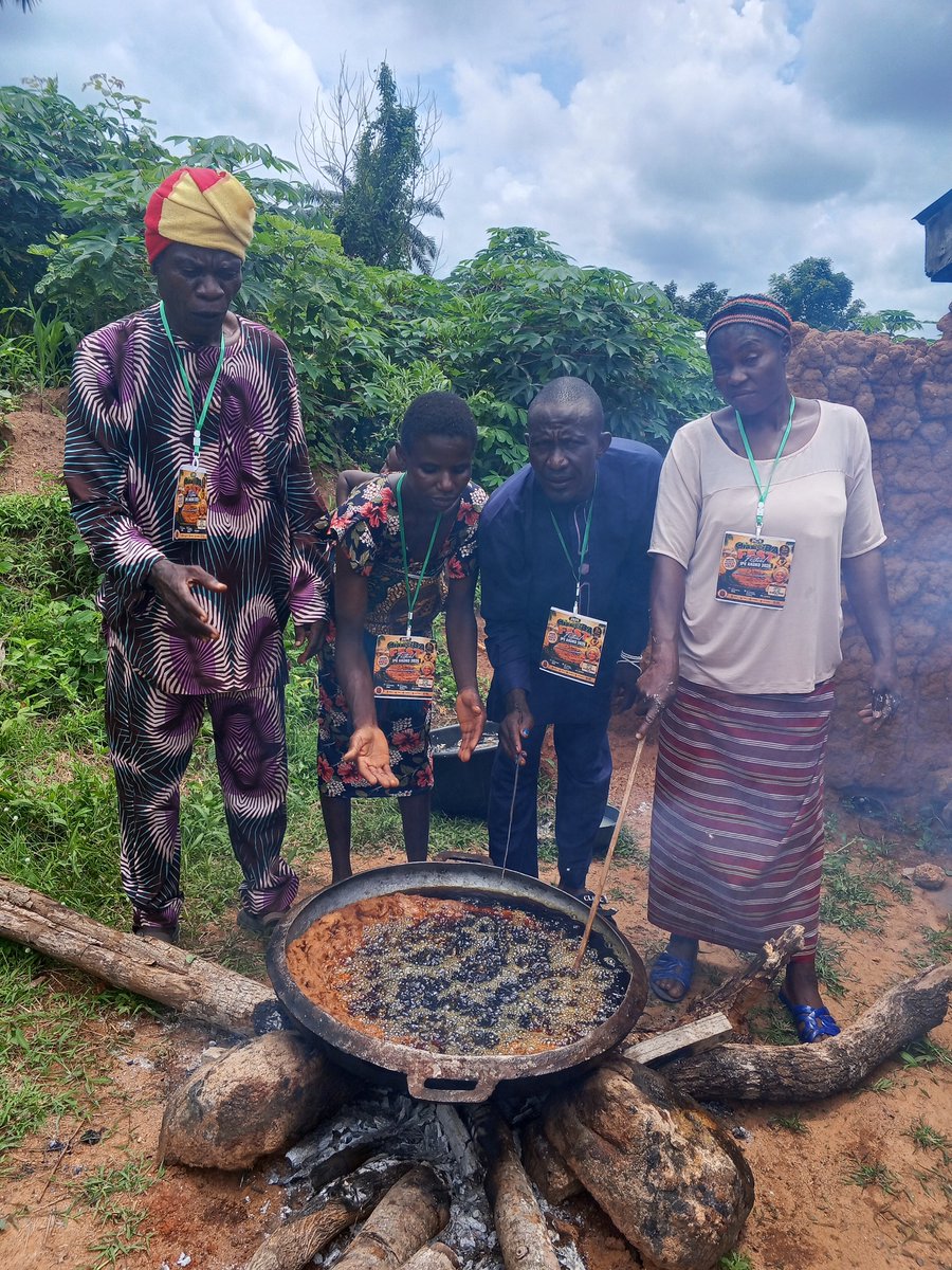ras_innovator's tweet photo. 2026, ANNUAL CHEGBA FEST IPE AKOKO ONDO STATE NIGERIA, RECORDED 25" BEANS CAKE N DIAMETER ABOVE THE TARGET 24" !  THANKS TO MRS. OMOBOLADE THE CHIEF FRIER !
DEDICATED TO NIGERIA'S FIRST LADY, H.E. SEN. OLUREMI TINUBU CON. 
WE ARE PATIENTLY WAITING FOR GWR FOR IT'S RESPONSE. ! https://t.co/Ugq8VJM9ax