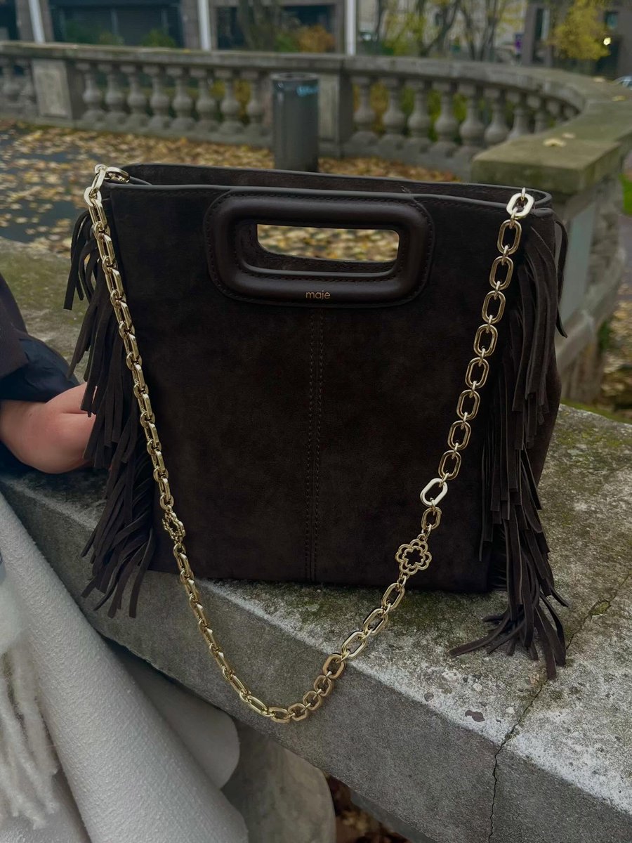 SPOLILKB3AR's tweet photo. Le détail se joue dans les accessoires. https://t.co/LGZUJNVWiH
